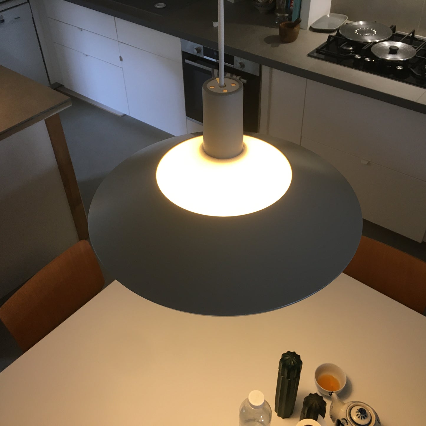 Suspension Klassependel en aluminium, verre et acrylique par Louis Poulsen, Danemark 1965