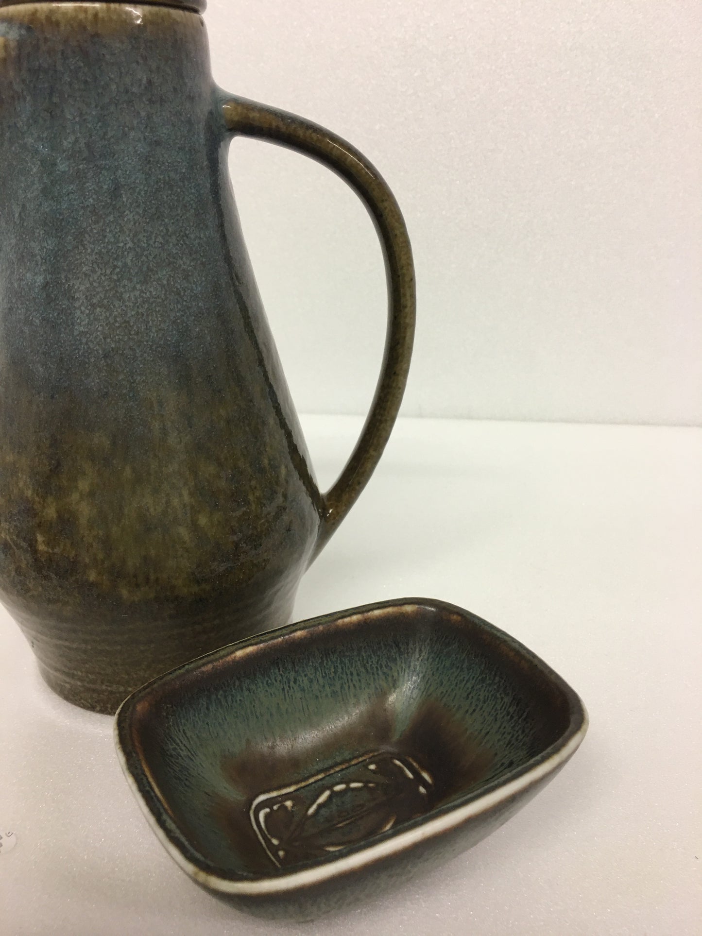 GUNNAR NYLUND & Carl Harry Stålhane CRUCHE AVEC COUVERCLE, Suede circa 60 , Rörstran
