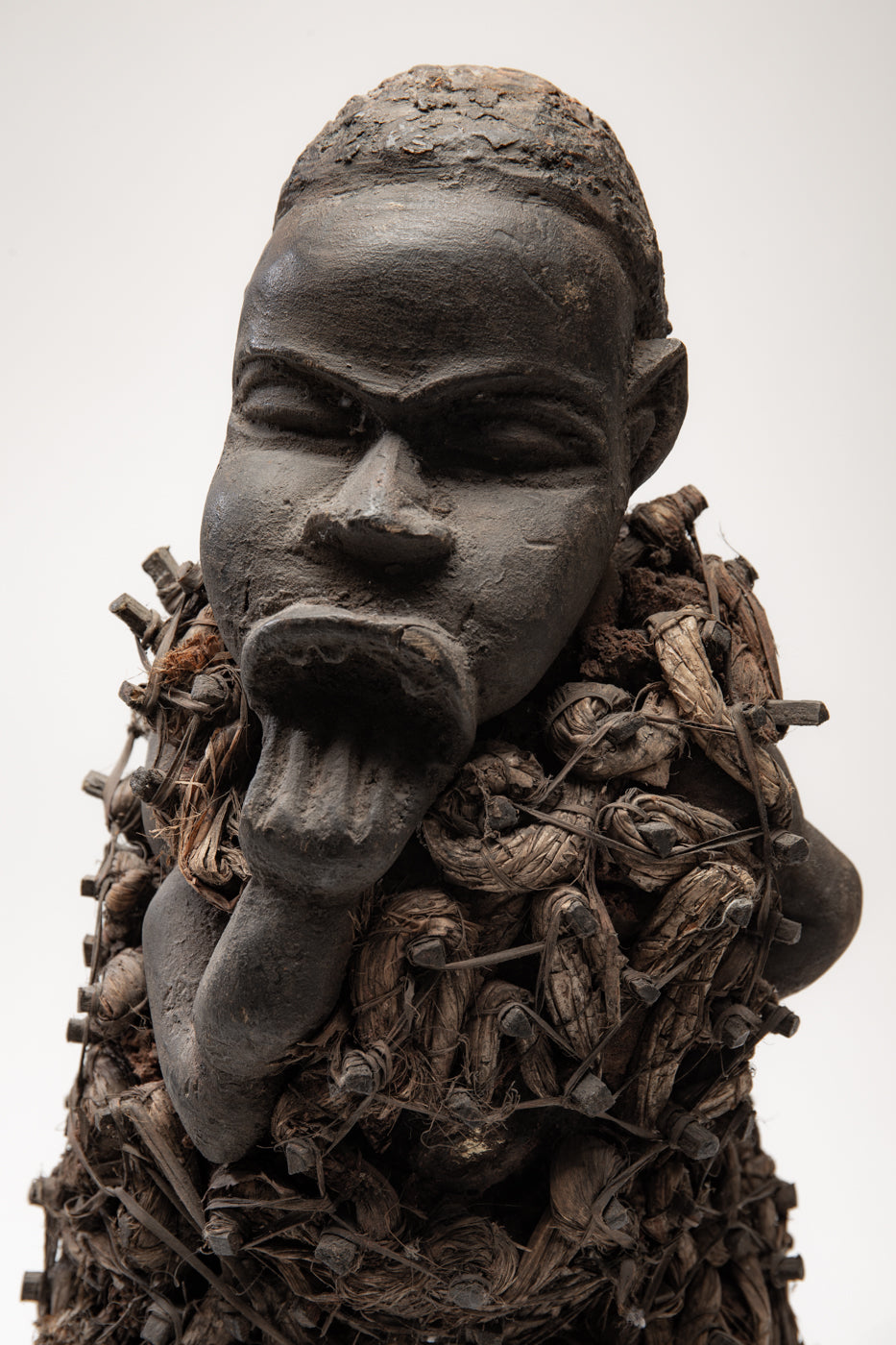 Sculpture en bois, raphia, Afrique