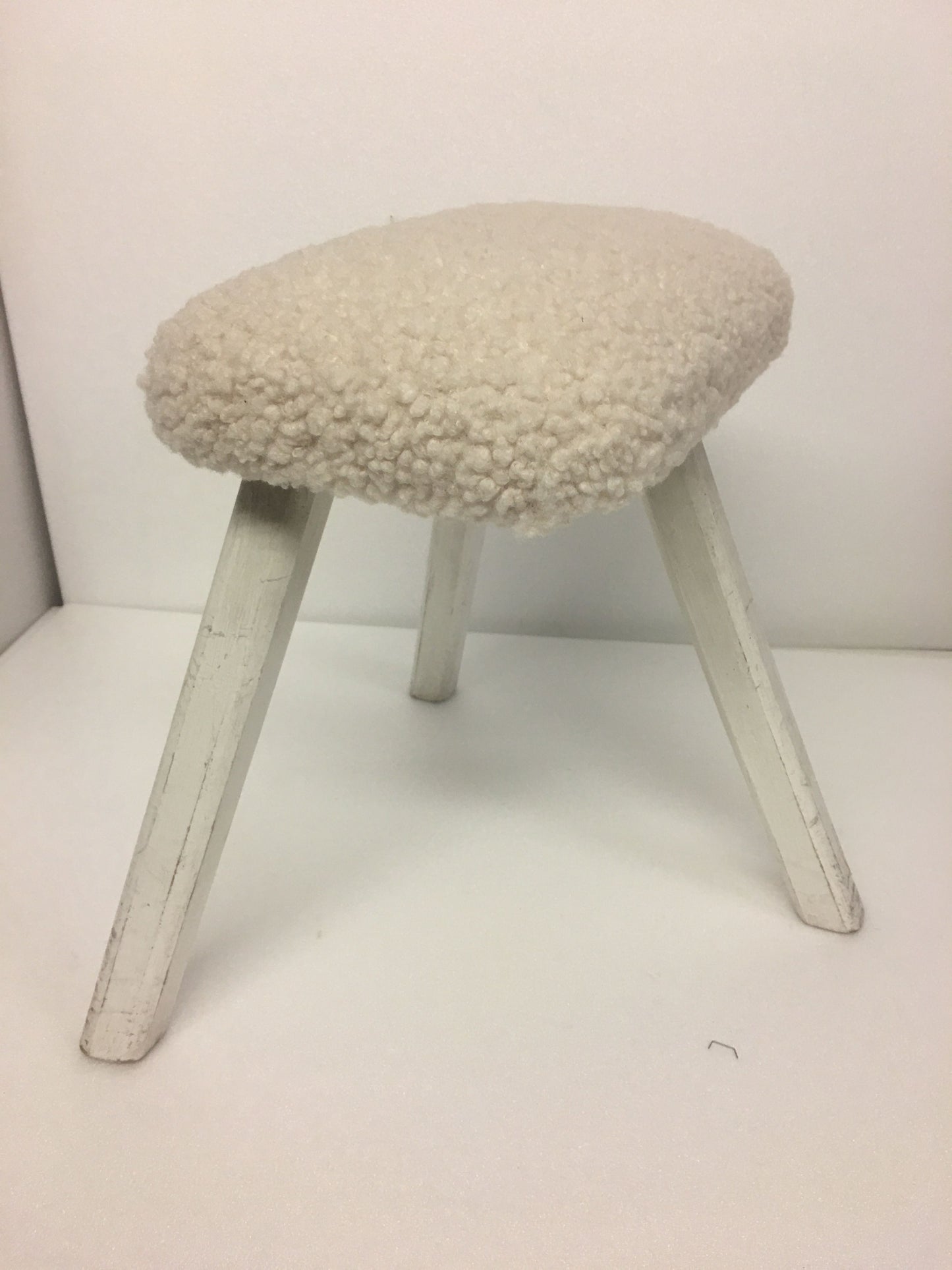 Tabouret hêtre peint, tissu "mouton" , Danois 60's
