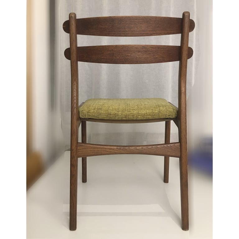 Chaise en Chêne massif , fabrication Danoise 60's