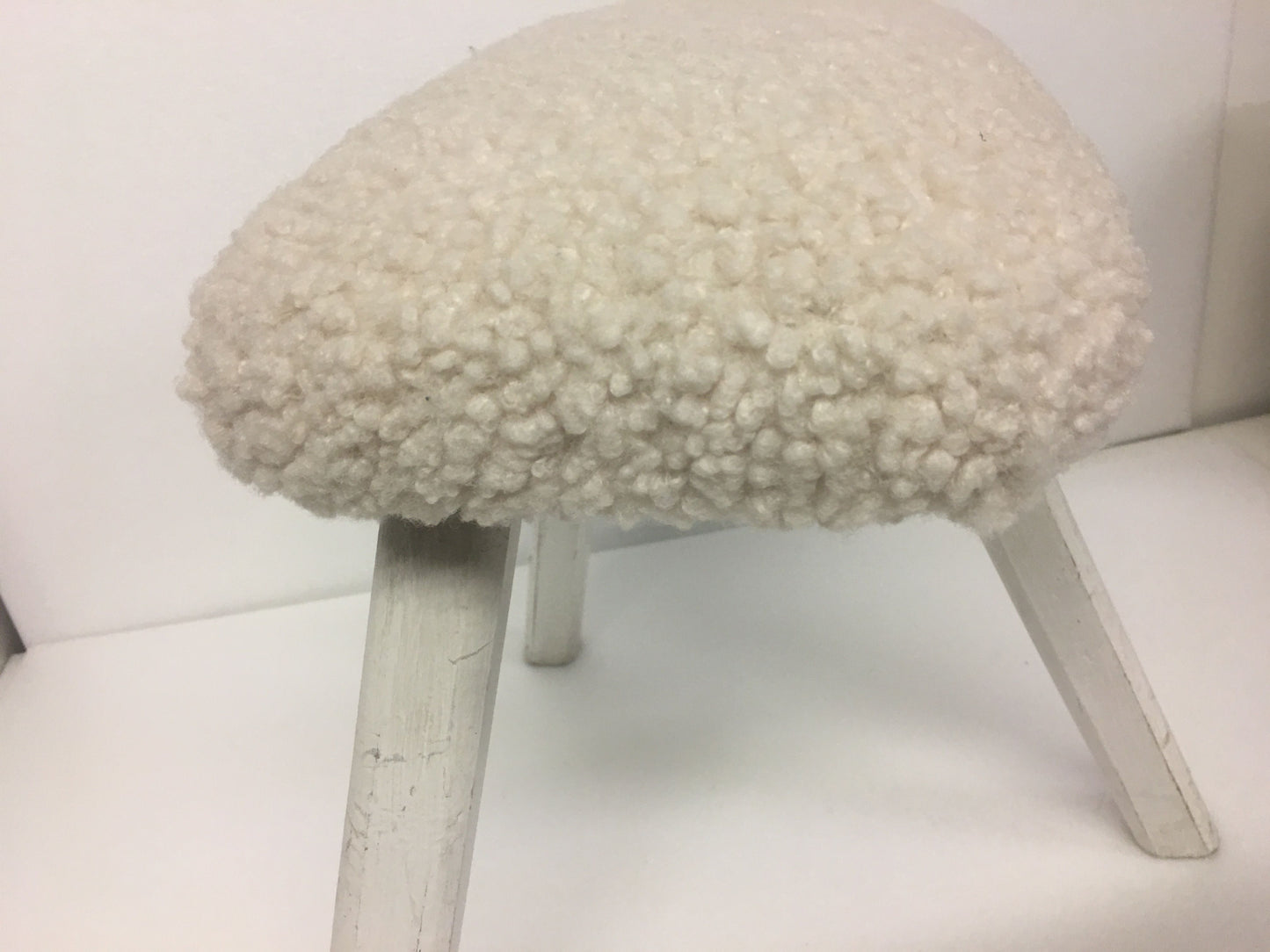 Tabouret hêtre peint, tissu "mouton" , Danois 60's