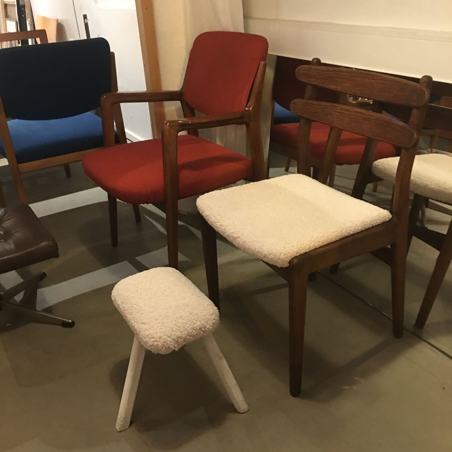 Tabouret hêtre peint, tissu "mouton" , Danois 60's