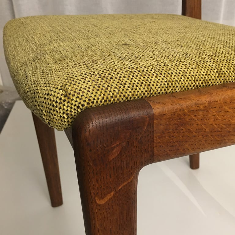 Chaise en Chêne massif , fabrication Danoise 60's