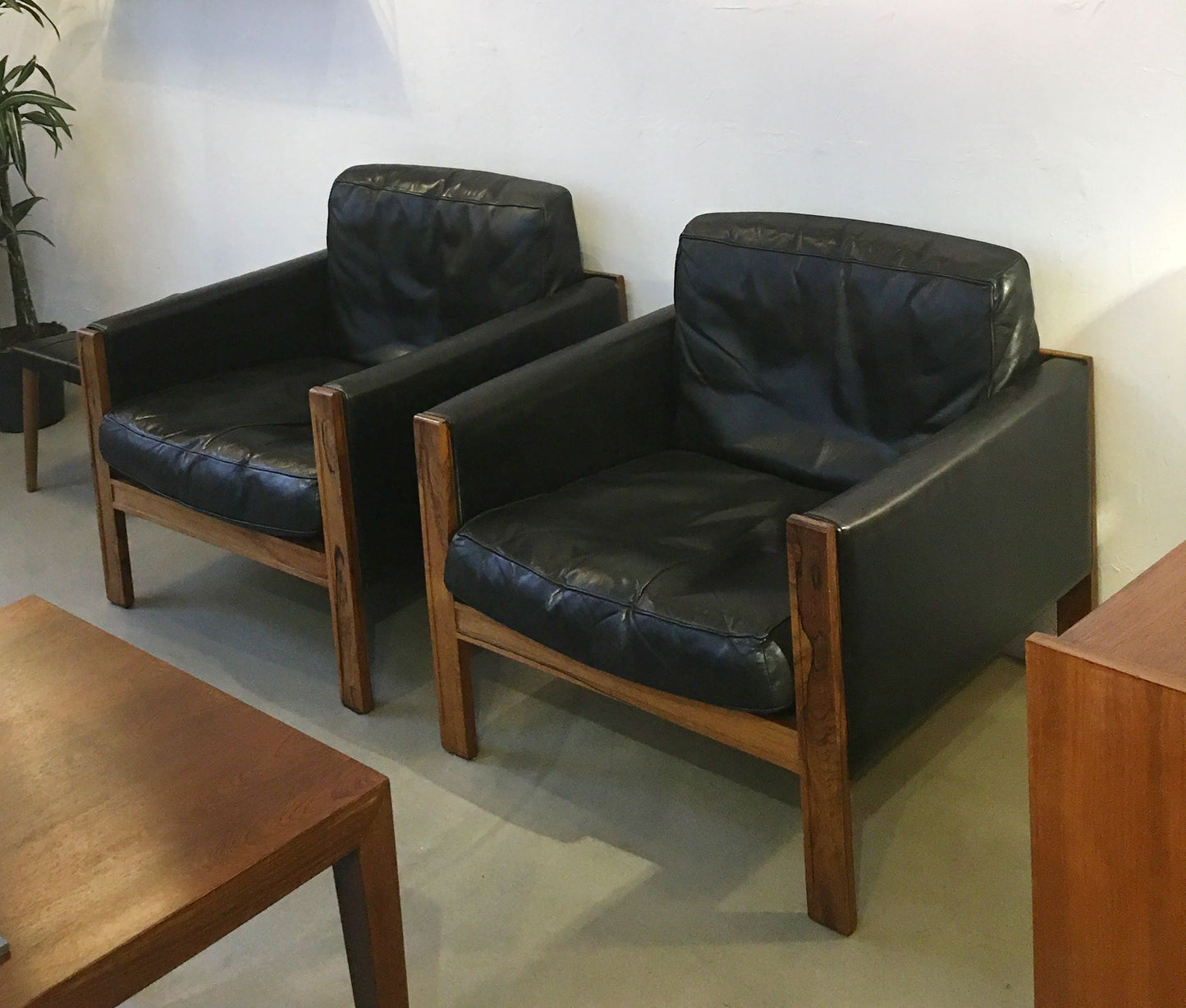 Paire de fauteuils Cuir et Palissandre 60's