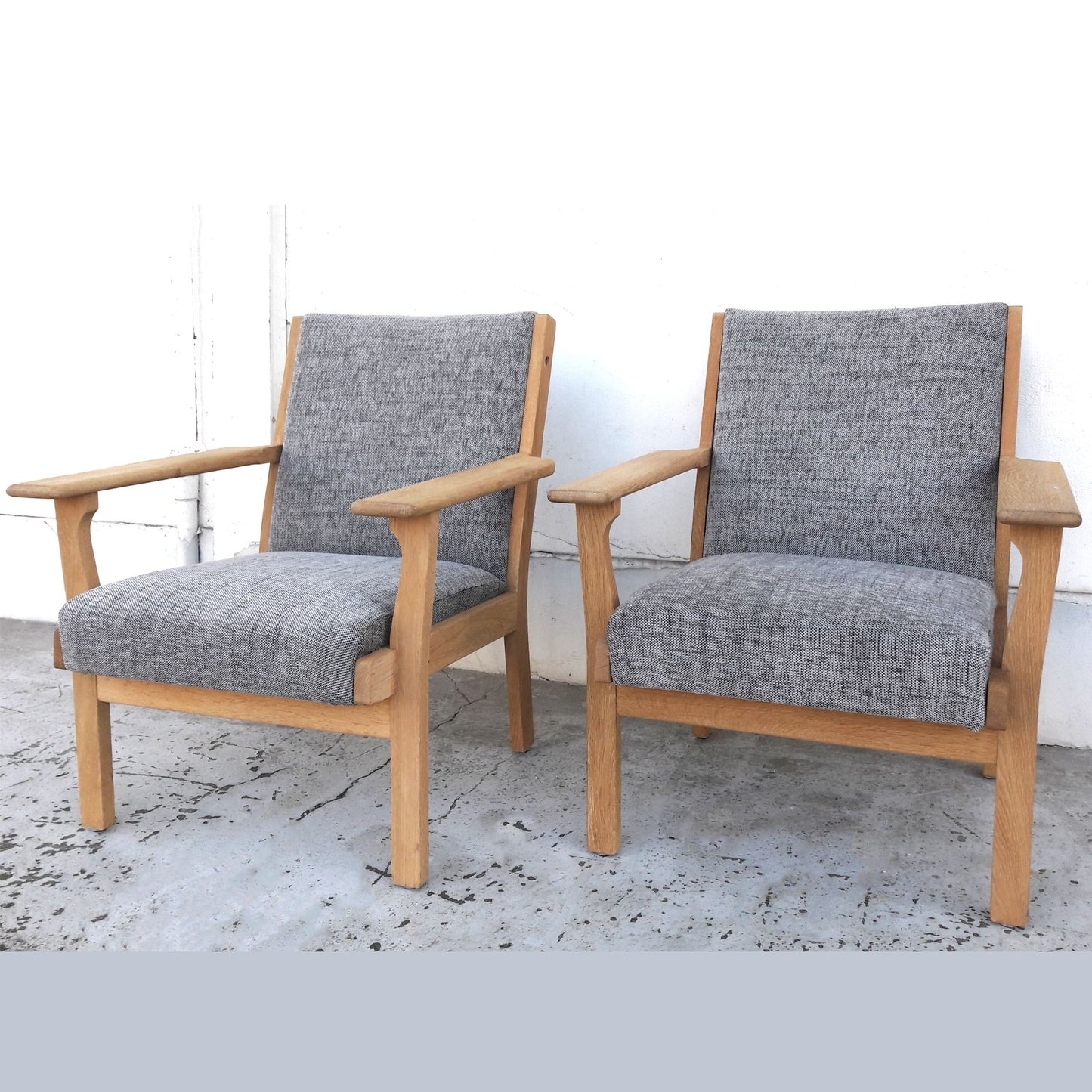 Paire de fauteuils H.J.Wegner