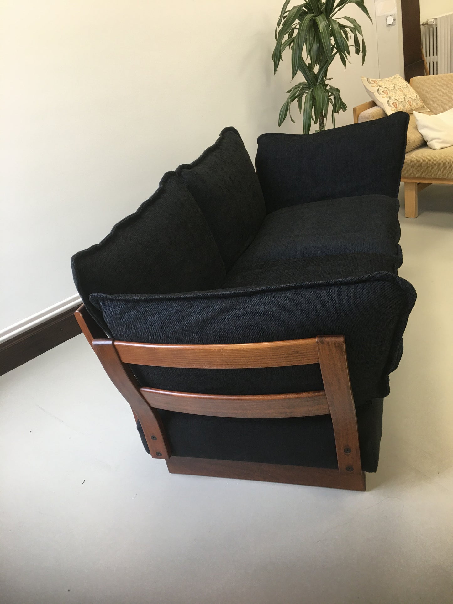 Canapé deux places, bois de hêtre. Fabrication danoise